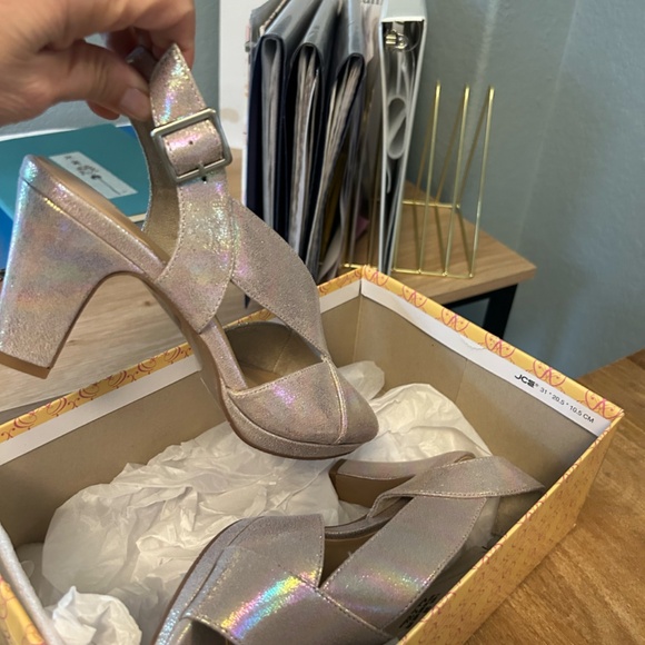 Size 9 M Christy Women's Dressy Heels - Picture 3 of 6